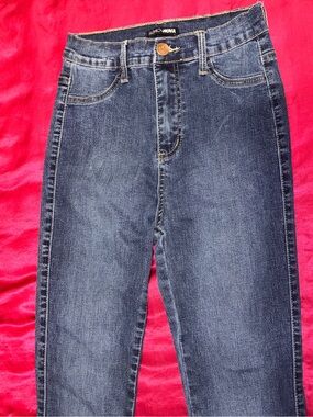 Fashion Nova Demin Jeans SIZE 5 long leg Medium Rise skinny jeans